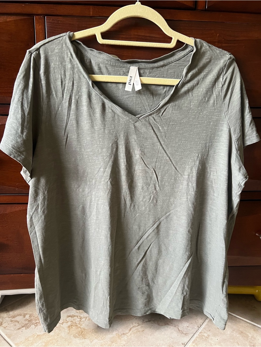‼️EUC: Pact Organic Light Grey V-Neck Short Sleeve T-Shirt - XL